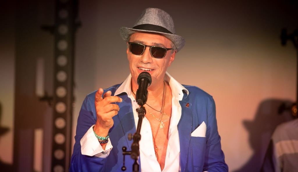 Phil Di Noia : un univers unique entre scène et studio